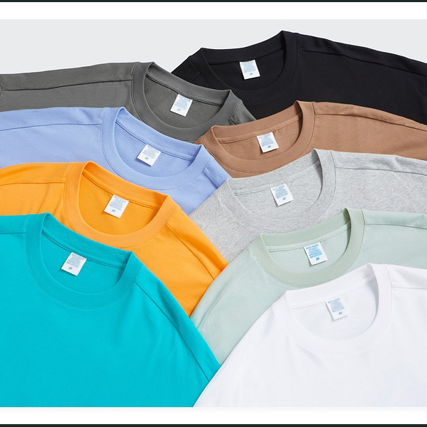 Multicolor round-neck t shirt detail display